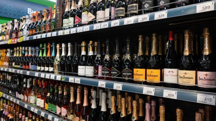 В Госдуме предложили запретить продажу алкоголя в майские праздники